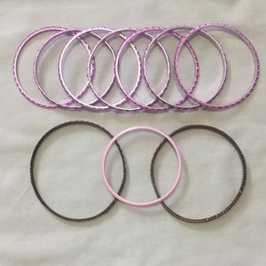 🦋3/$15🦋1 set Dangle bracelets + extras